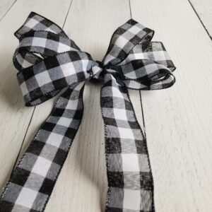 Black-and-white-check-bow